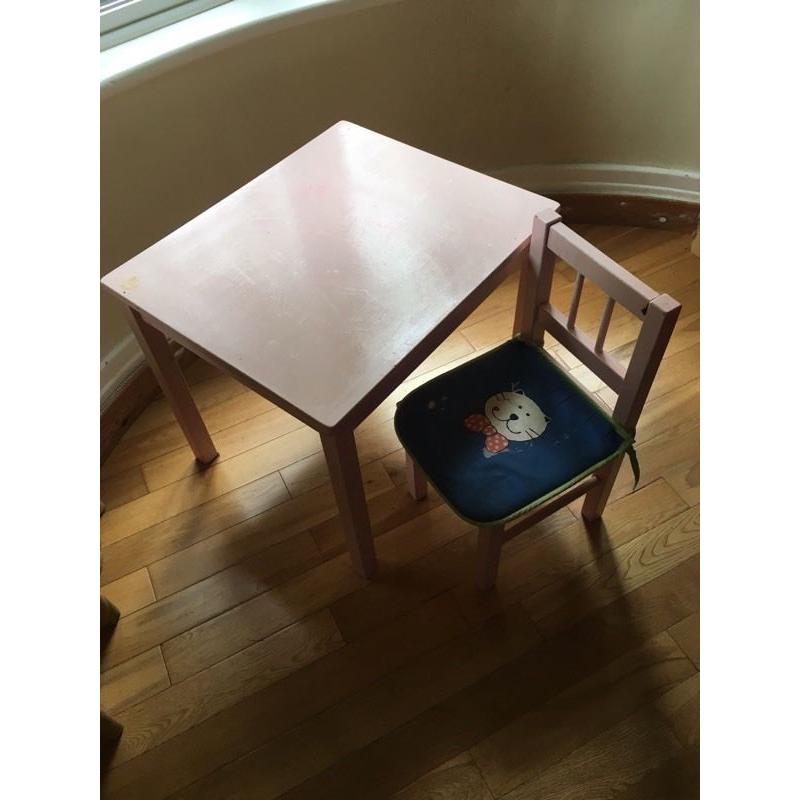 Kids table and chair