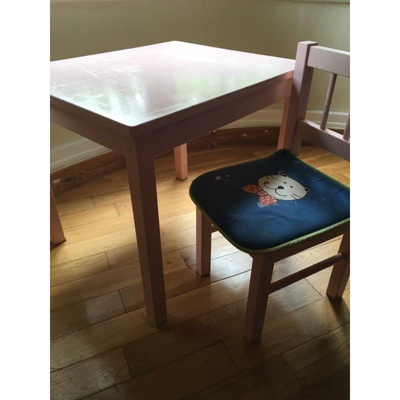 Kids table and chair