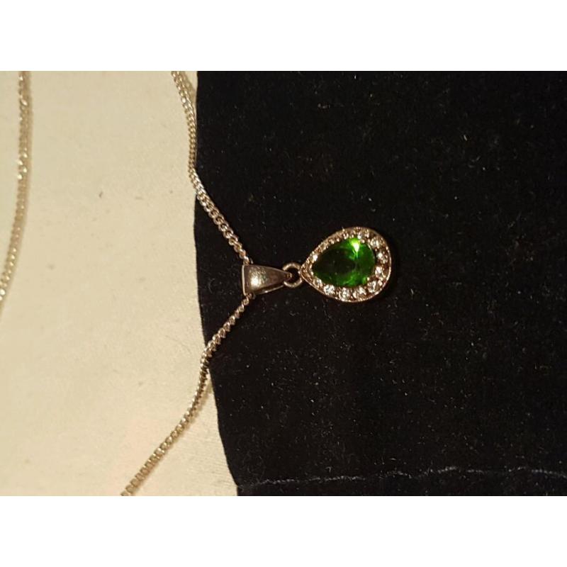 Silver emerald chain/pendant