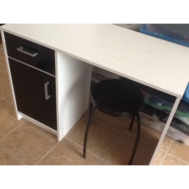 SMALL DESK