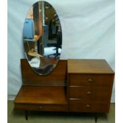 Dressing table and draws