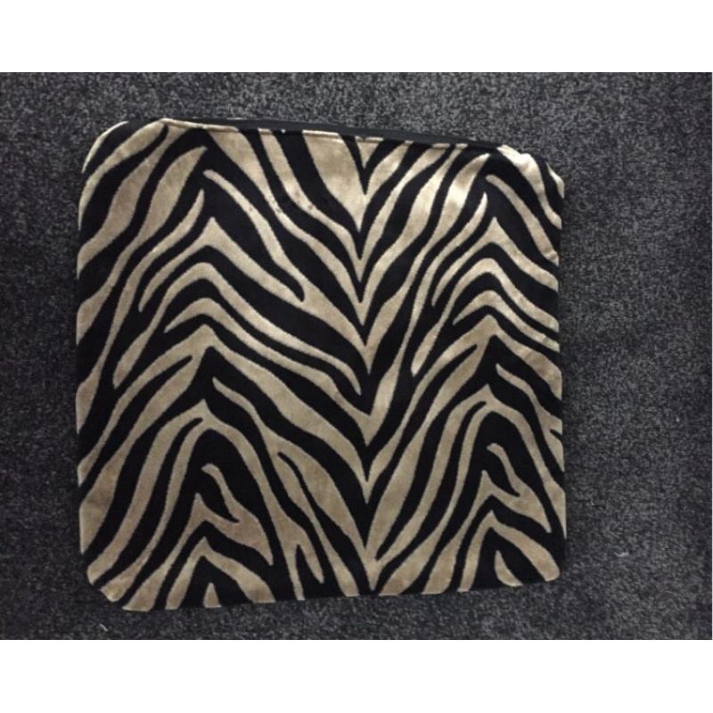 DFS Madagascar cushion covers x4