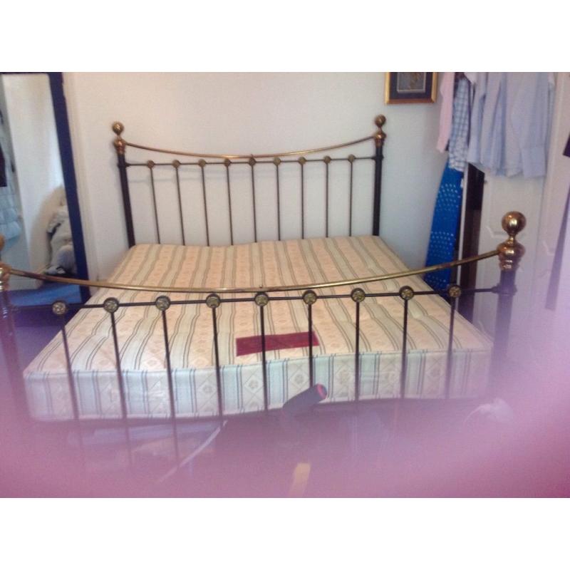 Black/golden metal frame king size bed with mattress