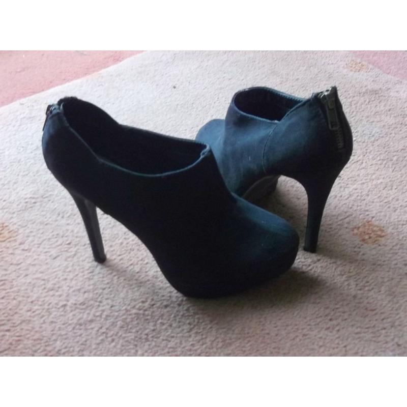 Black Shoe/Boots