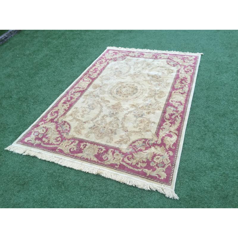 Lovely rug in good condition, with great colours, Feel free to view Size - 8ft X 5 ft