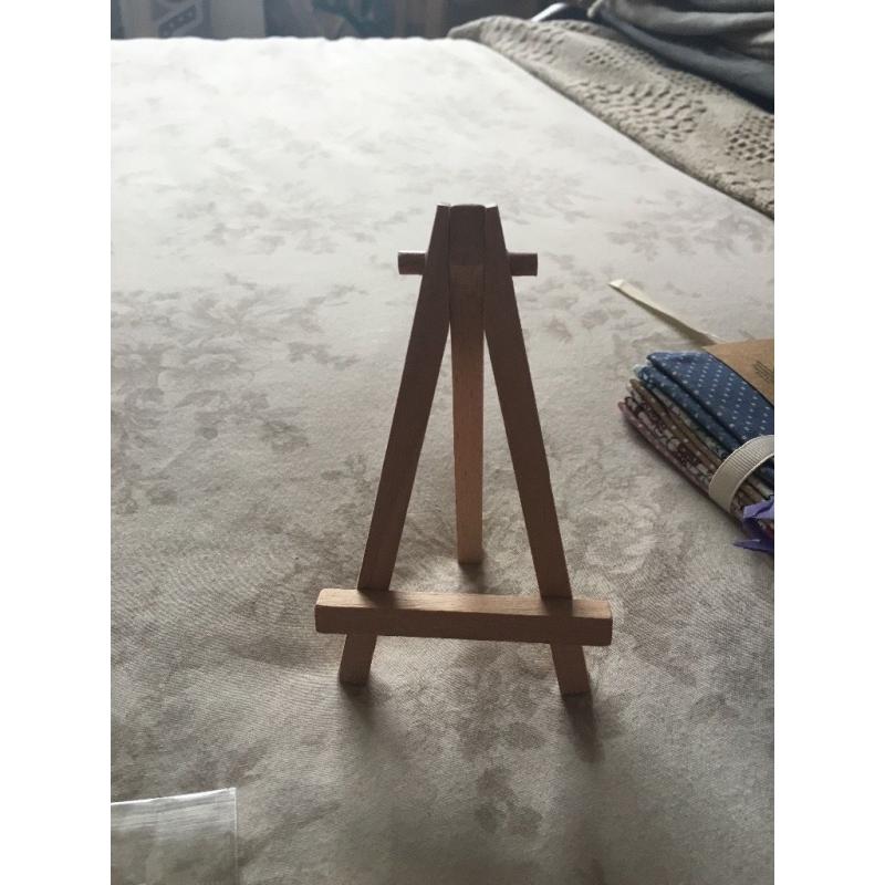 Mini easels