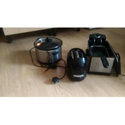 Deep fat fryer and toaster and slow cooker