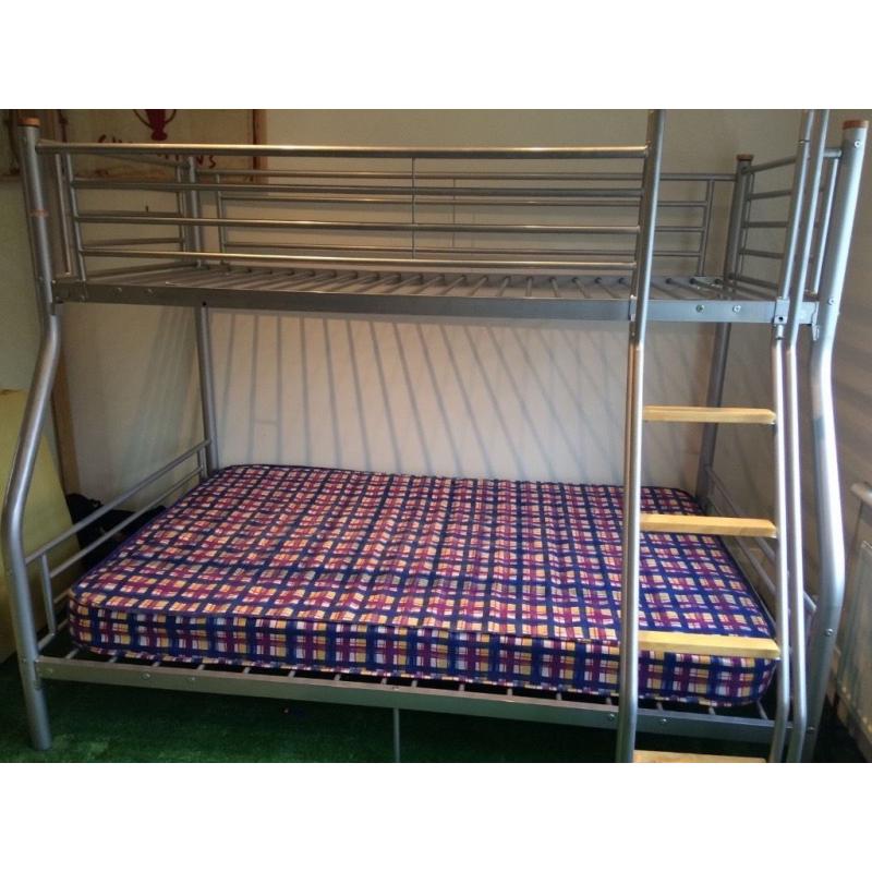 TRIPLE SLEEPER BUNK BED