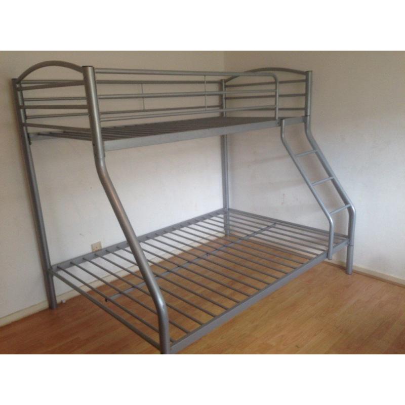 METAL TRIPLE BUNK BED FRAME