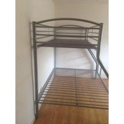 METAL TRIPLE BUNK BED FRAME