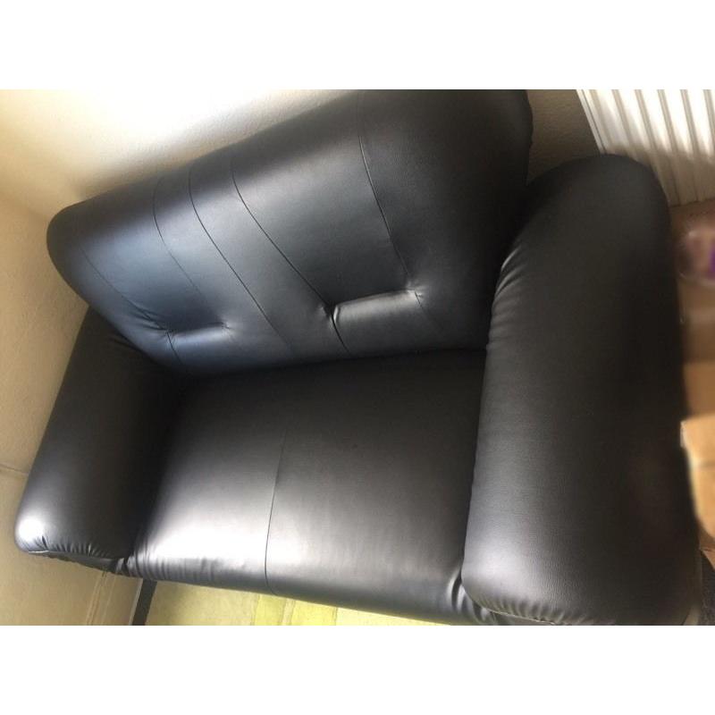 2 seater and 3 seaters black lather sofa for sale very good condition 79.99 ono