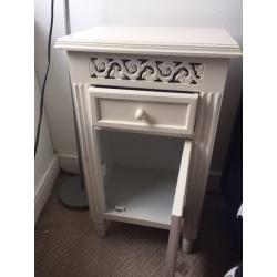 Shabby chic style unit