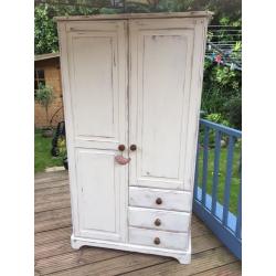 Small Wardrobe - Shabby Chic