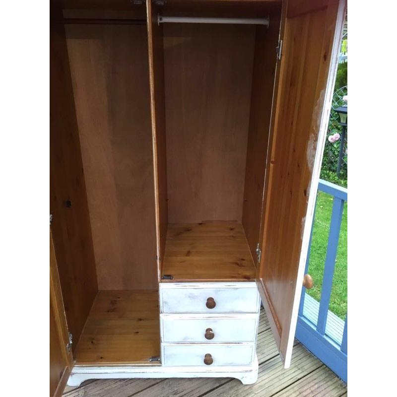 Small Wardrobe - Shabby Chic