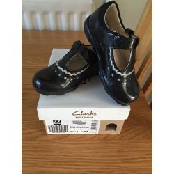 Girls Clarks Black Shoes Size 5.5