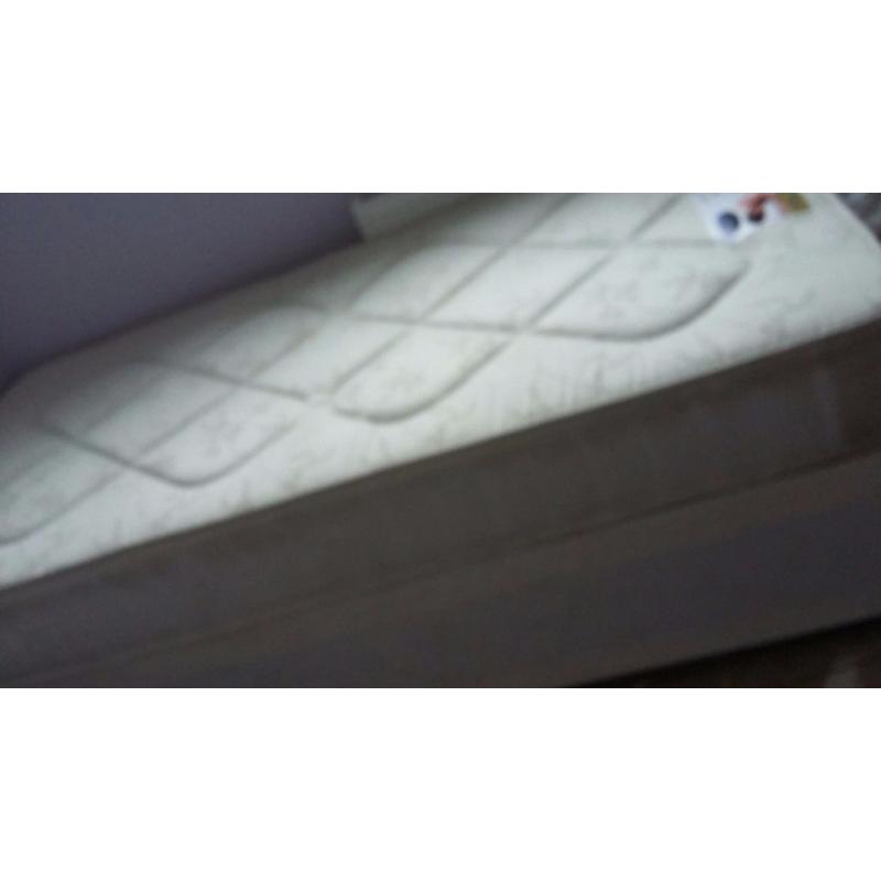 Single divan with mattress