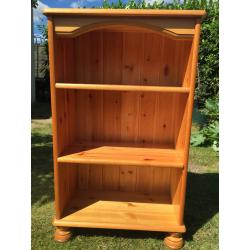 Small bookcase solidly built and in great condition