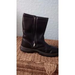 New Steel toe cap safery boots, size 11.