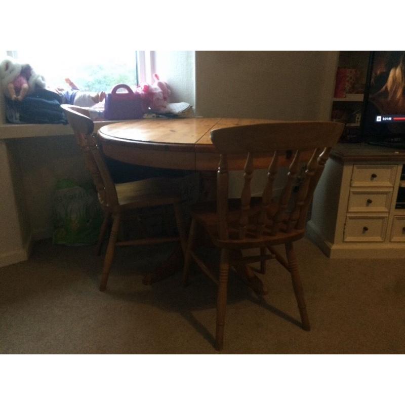 Extendable pine dining table with 6 chairs