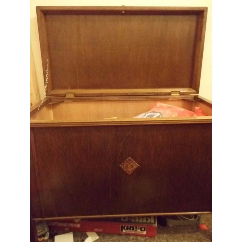 Large 1930s Wooden Trunk/Chest/Bedding Box on castors. Good condition. Upcycling project.