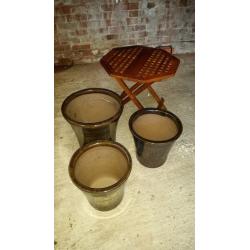 3 ceramic pots and table