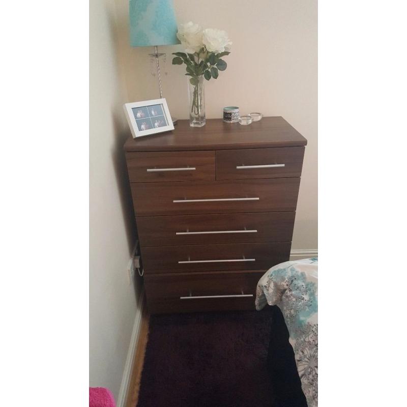 Brown chest of drawers, under 2 years old, excellent condition