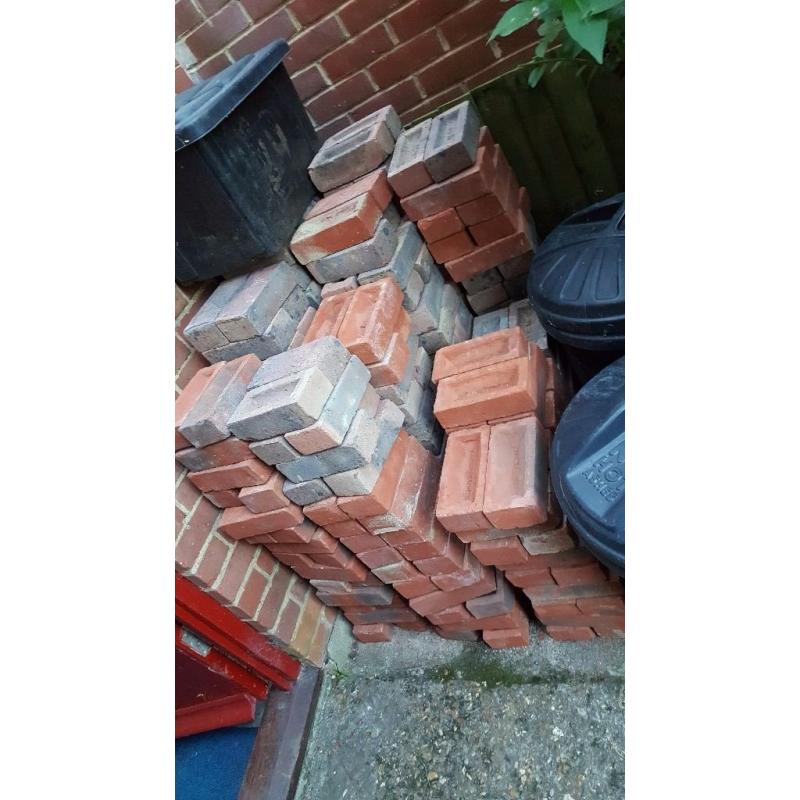 300 BRICKS BRAND NEW OFF THE PALLET