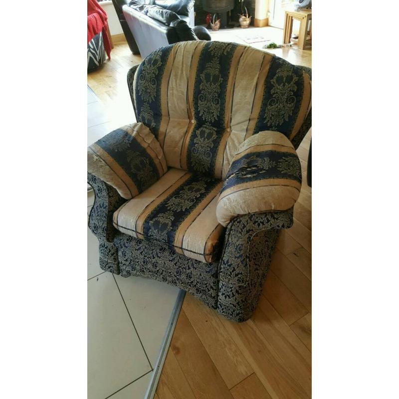 Single reclining chair