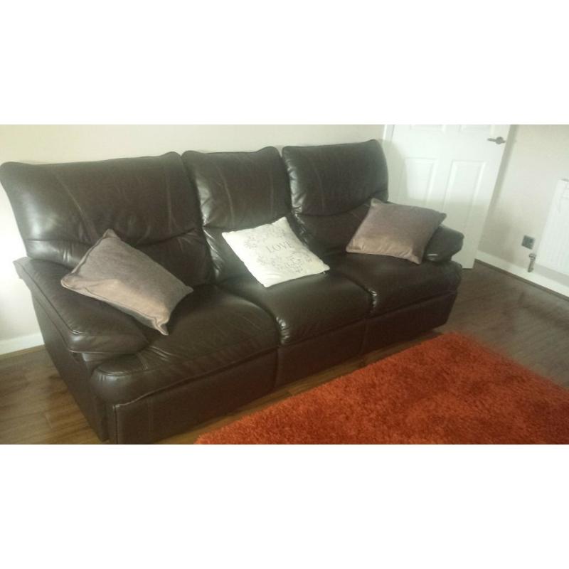 *Bargain not to be missed* Brown Leather 3 Seater Reclining Sofa