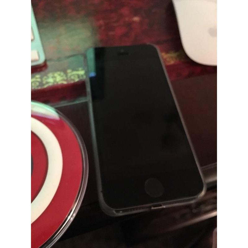 Apple iPhone 5S 32gb Black and wireless charging unlocked